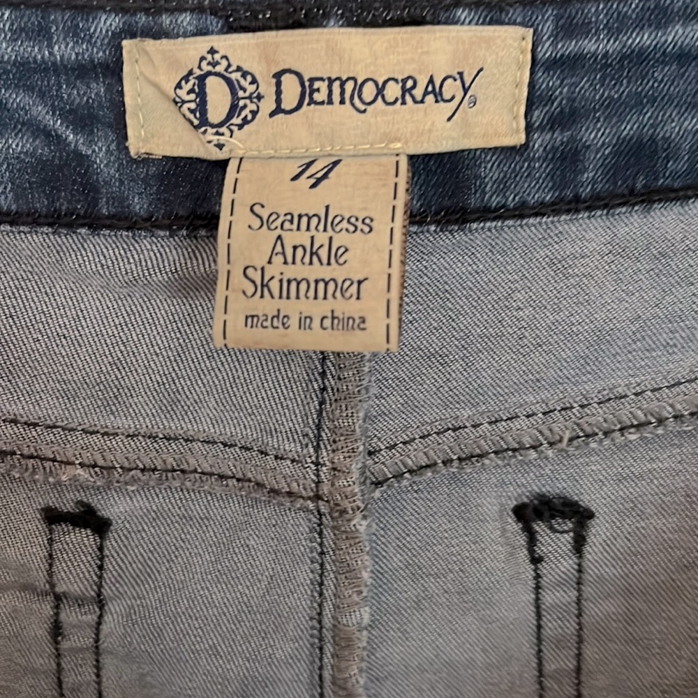 Democracy ankle skimmers